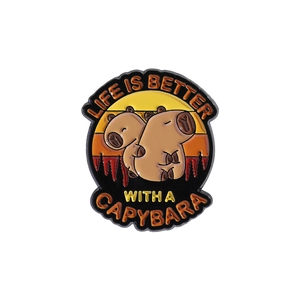 Détail d'un pin's en émail avec des capybaras et le texte Life Is Better