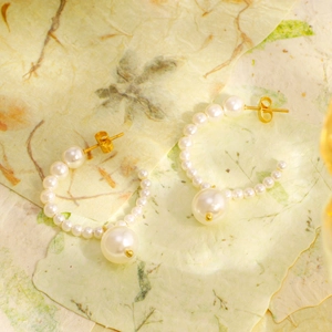 Elegant 18k gold plated C-shaped earrings with multiple pearls and large pearl pendants