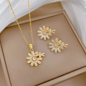 Titanium steel gold daisy jewelry set with crystals in elegant beige jewelry box