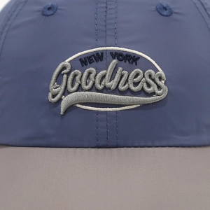 Sneldrogende mesh honkbalpet voor kinderen in marineblauw met grijs Goodness-borduurwerk