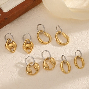 Ensemble de créoles géométriques en acier inoxydable plaqué or 18 carats au design chic