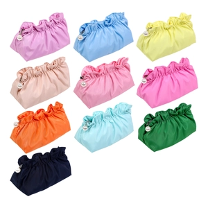 Beauty case increspati in dieci colori vivaci con eleganti tiretti in perle