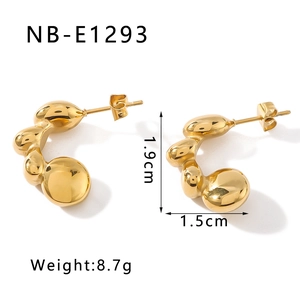 Macro detail of golden irregular bubble texture C-shaped earrings with size and weight info