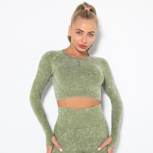 Detail of acid wash seamless yoga set with thumb holes and high waist fit