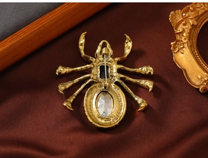 Detailed back view of vintage spider brooch featuring gold alloy and secure pin closure