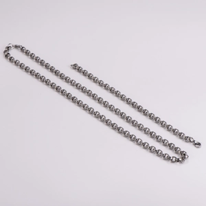 Sleek silver stainless steel oval link chain necklace with lobster clasp for men