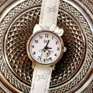 Cute white cartoon cat watch for girls with bow printed leather strap on metal display