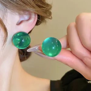 Boucles d'oreilles boules minimalistes en résine verte transparente pour femmes avec tige argent
