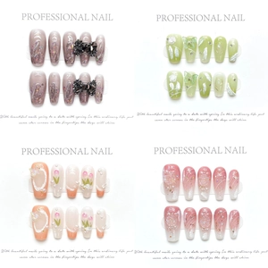 Faux ongles faits main forme cercueil avec dégradés, motifs fleurs et nœuds 3D