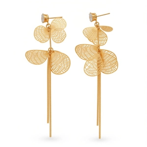 Élégantes boucles d'oreilles dorées 18 carats avec pétales ajourés et longs glands