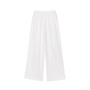 Détail du pantalon large en mélange de lin blanc avec une taille élastique confortable