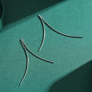 Minimalist S925 sterling silver linear drop earrings on a premium green textured background