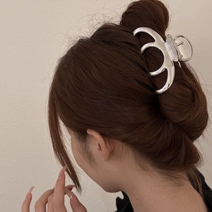 Elegant Large Metal Hair Claw Clip Geometric Line Strong Hold Shark Clip For Thick Hair Women Hair Accessories