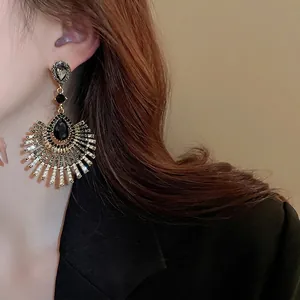 Boucles d'oreilles pendantes vintage or et noir avec strass étincelants pour femme