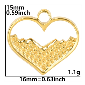 Detailed size chart for gold heart necklace pendant showing dimensions and light weight