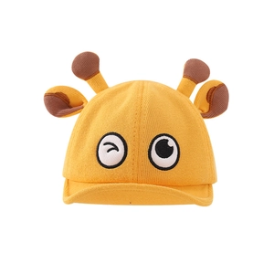 Bonnet tricoté jaune pour bébé avec yeux de girafe et antennes décoratives en 3D