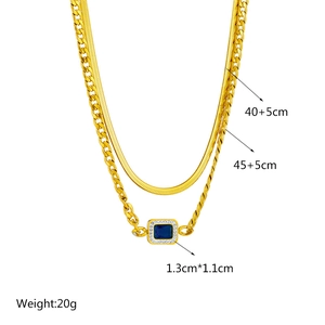 Collier doré à deux rangs avec chaîne serpent et pendentif en cristal bleu carré