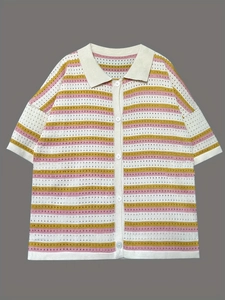 Polo femme rayé rose et jaune avec texture en maille ajourée et boutons sur le devant