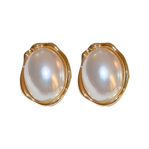 Boucles d'oreilles vintage ovales en perles d'imitation avec bordure dorée irrégulière