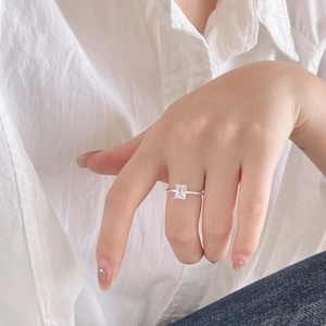 Close-up of minimalist 925 silver open ring featuring a rectangular clear zircon on finger