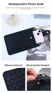 Détail de la texture cuir tressé noir et chaîne dorée de la pochette pour téléphone