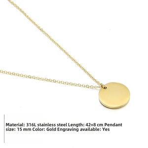 Détail du pendentif doré de 15mm en acier 316L avec chaîne de 42+8cm et infos de gravure
