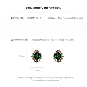 Detail view of emerald pearl earrings showing dimensions 3.5cm and material specs