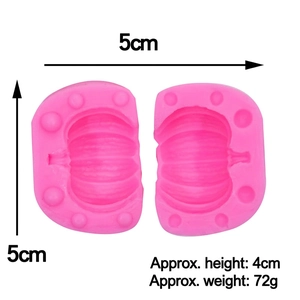 Pink silicone pumpkin mold for Halloween baking measuring 5x5x4cm and weighing 72g