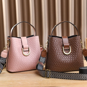 Women Woven Bucket Bag PU Leather Large Capacity Fashion Commuter Shoulder Bag With Patterned Wide Strap Top Handle