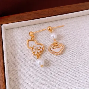 Asymmetric gold-plated gourd earrings with white pearls and sparkling zircon stones