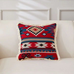 Böhmisches geometrisches Kissen Detail, Ethno Stil Jacquard Sofakissen mit Fransenrand.