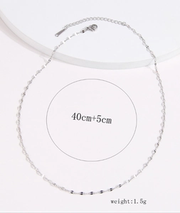 Detailed view of silver necklace chain with 40cm+5cm length and 1.5g weight specification