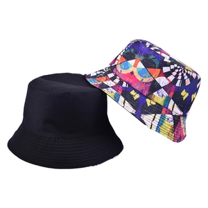 Lot de chapeaux bob réversibles avec noir uni et imprimé géométrique abstrait coloré