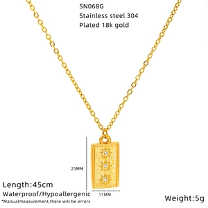 Détails du collier à pendentif rectangulaire plaqué or 18k en acier inoxydable 304