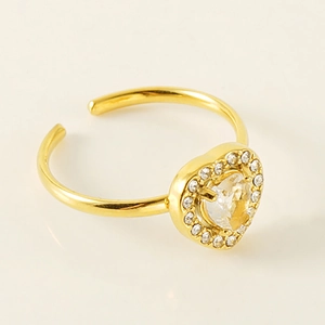 18K gold plated stainless steel heart ring with sparkling zircon stones in 45-degree view