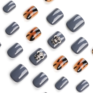 Short square press-on nails set featuring dark grey gloss and amber tortoise patterns
