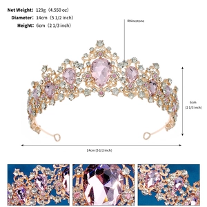 Dettaglio della tiara di compleanno in oro rosa con cristalli rosa e misure