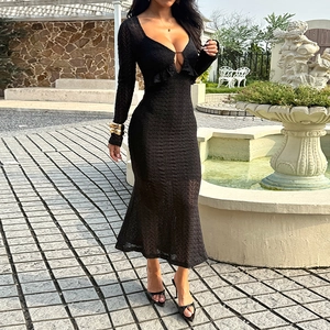 Robe de soirée élégante noire à manches longues, col en V, moulante avec volants