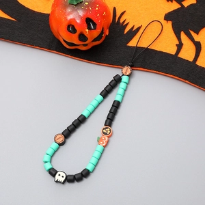 Halloween Handyband mit schwarzen und blauen Perlen sowie Totenkopf- und Kürbisanhängern