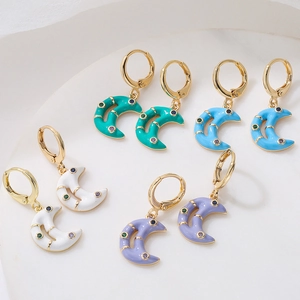 Orecchini a luna placcati in oro stile boho con smalto colorato e zirconi scintillanti
