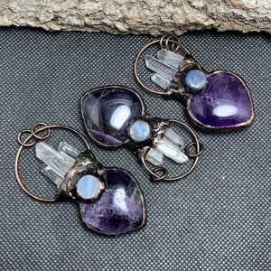 Retro amethyst heart and quartz point pendant with bronze plating for necklaces