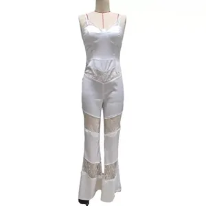 Combinaison en satin blanc et dentelle avec coupe ajustée et bas évasé pour soirée