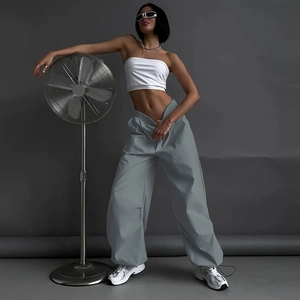 Pantaloni cargo retrò a vita alta grigi da donna con coulisse e design in stile street