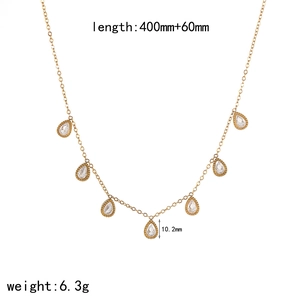 Détail du collier en or avec pendentifs en zircon et spécifications de longueur et de poids