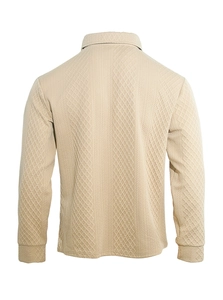 Dettaglio posteriore della felpa polo beige con tessuto a maglia con trama a rombi
