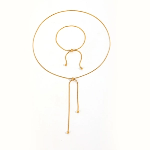 Detail of adjustable 18k gold plated steel necklace and bracelet set with sliding beads