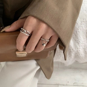 S925 silver plated knotted ring and smiley chain ring set featuring Happy engraving
