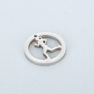Pendentif rond en acier inoxydable avec silhouette de femme qui court sur fond gris