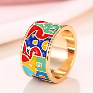 Bague large dorée artistique avec motifs de maisons de contes en émail coloré