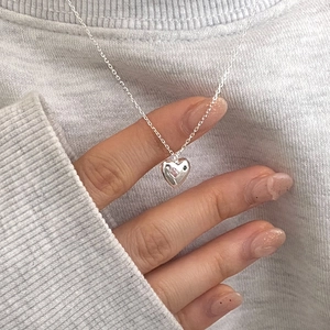 Polished S925 sterling silver heart pendant necklace with black zircon on fine chain